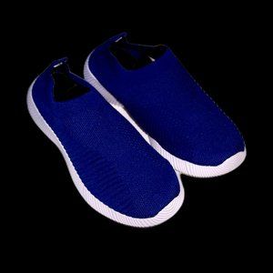 NWOT Women's Dark Blue Mesh Slip-on Sock Shoes Sneakers Size 8 1/2!